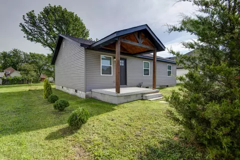 1329 W Chase St, Springfield, MO 65803