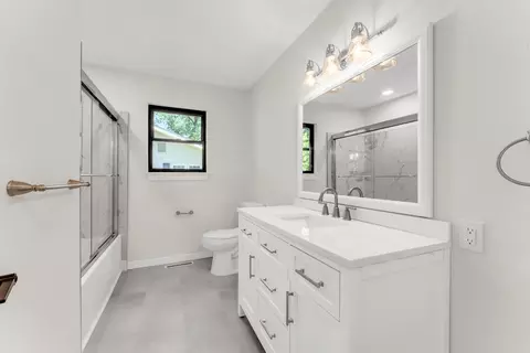 Bath - 3428 S Fort Ave, Springfield, MO 65807 photo 2 of 3