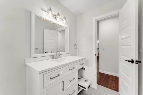 Bath - 3428 S Fort Ave, Springfield, MO 65807 photo 3 of 3