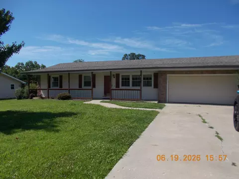 7031 W Lone Oak St, Springfield, MO 65803