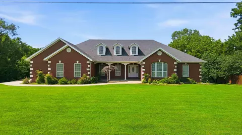 136 Riverview Dr, Anderson, MO 64831