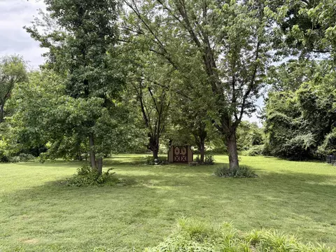 Exterior - 629 S Miller Ave, Springfield, MO 65802 photo 3 of 4