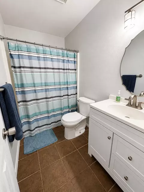 Bath - 629 S Miller Ave, Springfield, MO 65802 photo 1 of 2
