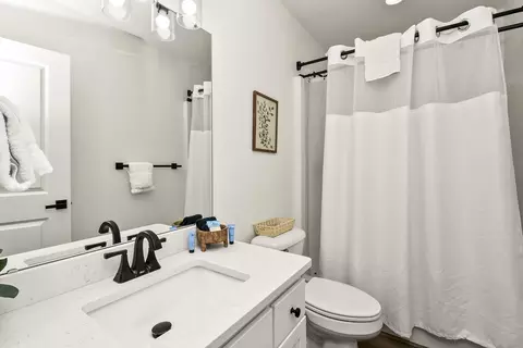 Bath - 335 Majestic Dr, Branson, MO 65616 photo 7 of 8