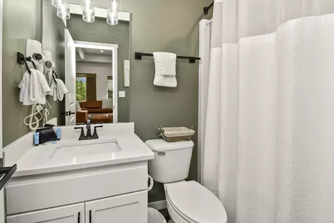 Bath - 335 Majestic Dr, Branson, MO 65616 photo 4 of 8