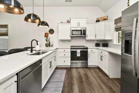 Kitchen - 335 Majestic Dr, Branson, MO 65616 photo 2 of 6