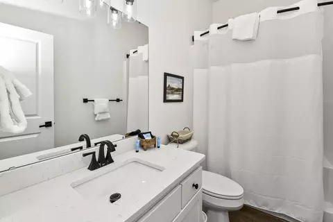 Bath - 335 Majestic Dr, Branson, MO 65616 photo 5 of 8