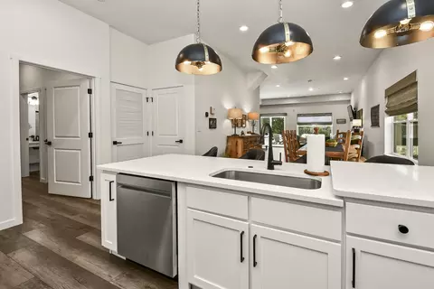 Kitchen - 335 Majestic Dr, Branson, MO 65616 photo 4 of 6