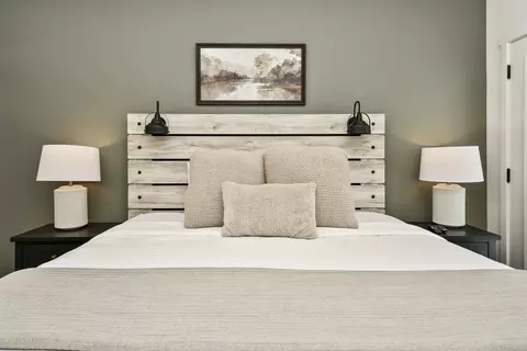 Bedroom - 335 Majestic Dr, Branson, MO 65616 photo 14 of 18
