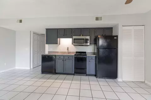 Kitchen - 520 Abby Ln #4, Branson, MO 65616 photo 3 of 3