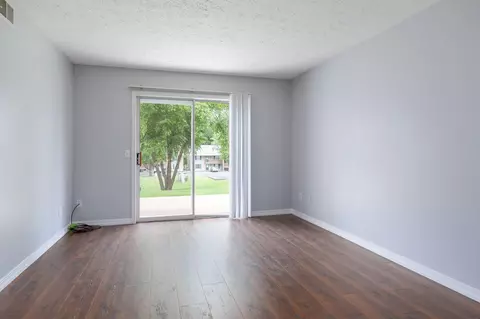 Living - 520 Abby Ln #4, Branson, MO 65616 photo 1 of 2