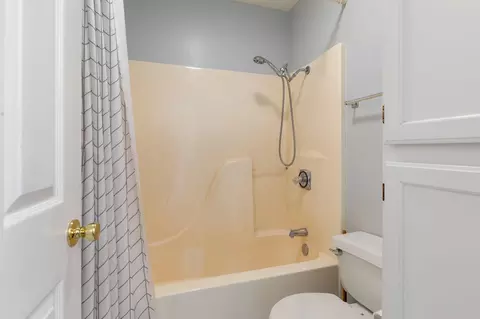 Bath - 520 Abby Ln #4, Branson, MO 65616 photo 5 of 5