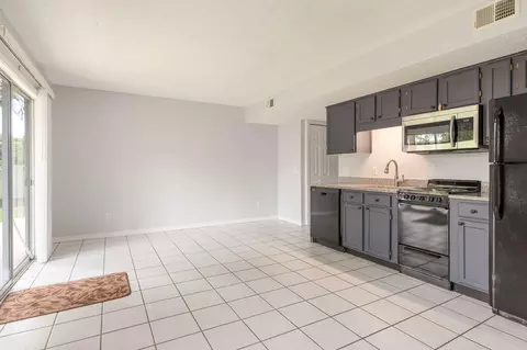 Kitchen - 520 Abby Ln #4, Branson, MO 65616 photo 2 of 3