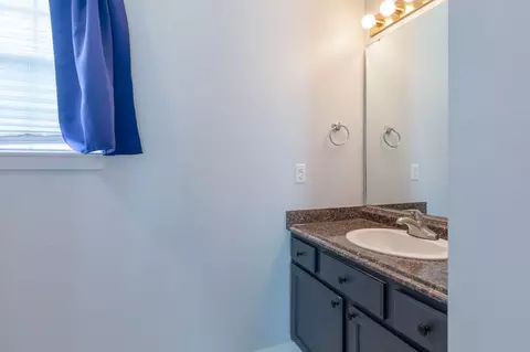 Bath - 520 Abby Ln #4, Branson, MO 65616 photo 1 of 5