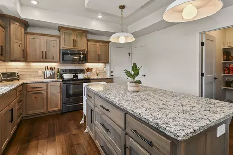 Kitchen - 3193 W Grandview St, Springfield, MO 65803 photo 3 of 10