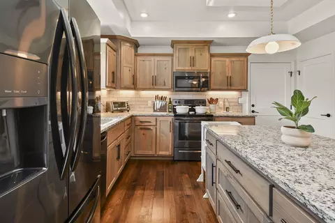 Kitchen - 3193 W Grandview St, Springfield, MO 65803 photo 10 of 10