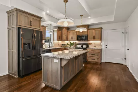 Kitchen - 3193 W Grandview St, Springfield, MO 65803 photo 1 of 10