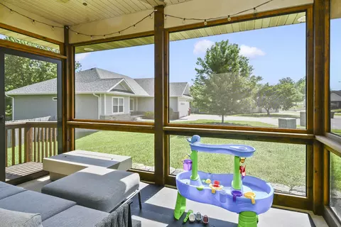 Exterior - 3193 W Grandview St, Springfield, MO 65803 photo 3 of 3