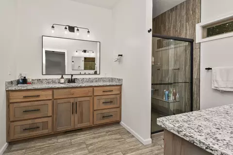 Bath - 3193 W Grandview St, Springfield, MO 65803 photo 1 of 5