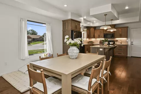 Dining - 3193 W Grandview St, Springfield, MO 65803 photo 4 of 4