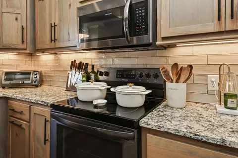 Kitchen - 3193 W Grandview St, Springfield, MO 65803 photo 5 of 10