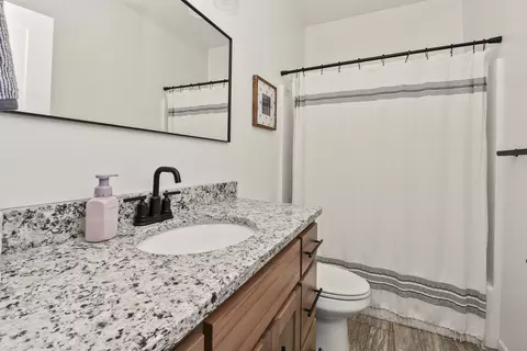 Bath - 3193 W Grandview St, Springfield, MO 65803 photo 5 of 5