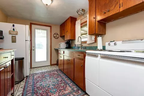 Kitchen - 201 Cherokee Trl, Protem, AR 65733 photo 2 of 4