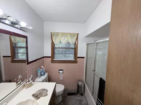 Bath - 500 W Crestview St, Springfield, MO 65807 photo 1 of 1