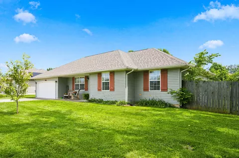 Exterior - 406 Sugar Tree Rd, Sparta, MO 65753 photo 1 of 5