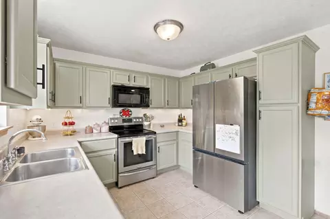 Kitchen - 406 Sugar Tree Rd, Sparta, MO 65753 photo 2 of 3