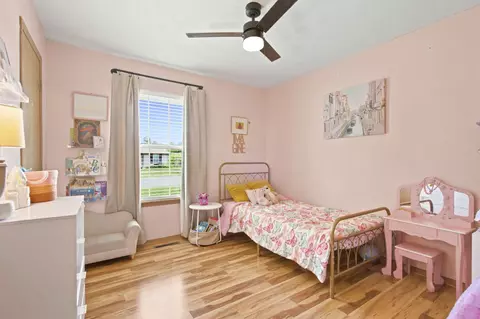 Bedroom - 406 Sugar Tree Rd, Sparta, MO 65753 photo 2 of 3