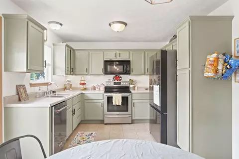 Kitchen - 406 Sugar Tree Rd, Sparta, MO 65753 photo 1 of 3