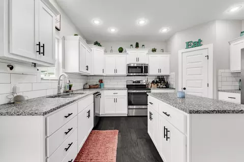 Kitchen - 841 E Acacia Ln, Nixa, MO 65714 photo 1 of 2