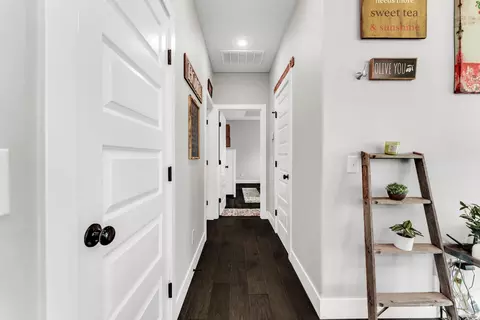 Entry Way - 841 E Acacia Ln, Nixa, MO 65714 photo 3 of 6