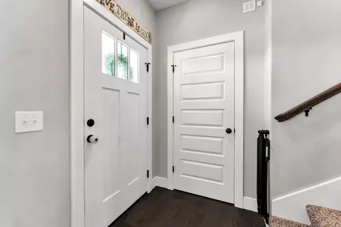 Entry Way - 841 E Acacia Ln, Nixa, MO 65714 photo 2 of 6