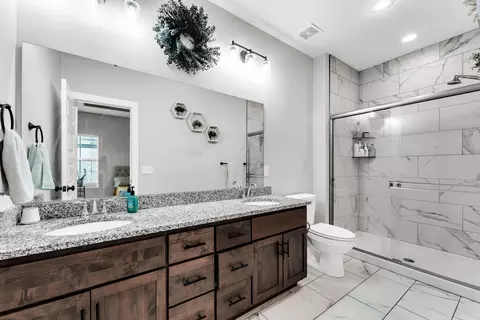 Bath - 841 E Acacia Ln, Nixa, MO 65714 photo 2 of 3