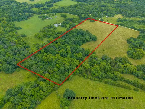 14 State Highway 32, Stockton, MO 65785