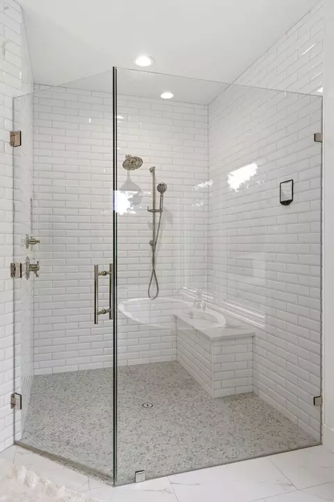Bath - 9450 E Fireside Ln, Strafford, MO 65757 photo 4 of 8