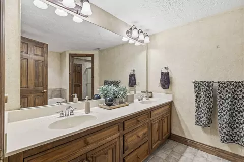 Bath - 9450 E Fireside Ln, Strafford, MO 65757 photo 7 of 8