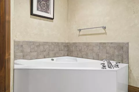 Bath - 9450 E Fireside Ln, Strafford, MO 65757 photo 8 of 8