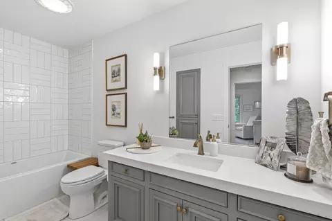 Bath - 9450 E Fireside Ln, Strafford, MO 65757 photo 6 of 8