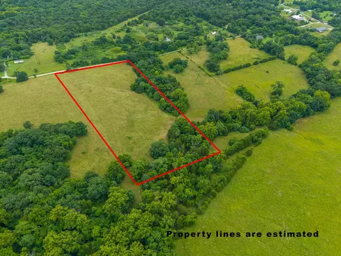 15 State Highway 32, Stockton, MO 65785