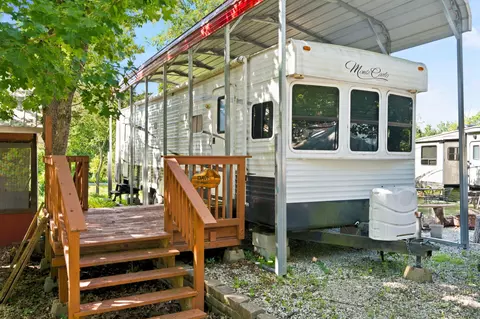 556 Jellystone Ave, Hollister, MO 65672