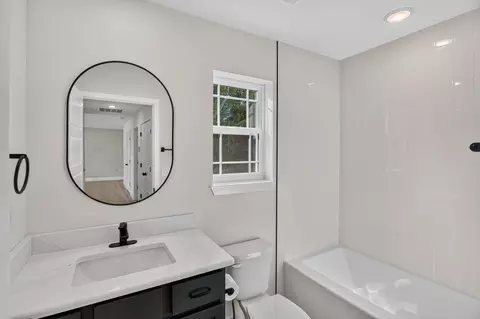 Bath - 215 Mccann Rd, Powersite, MO 65731 photo 4 of 5