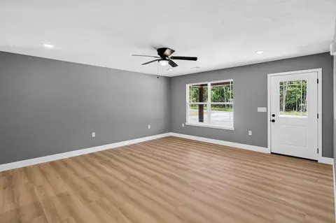 Living - 215 Field Rd, Powersite, MO 65731 photo 2 of 4