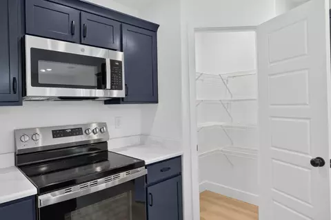 Kitchen - 215 Mccann Rd, Powersite, MO 65731 photo 3 of 6