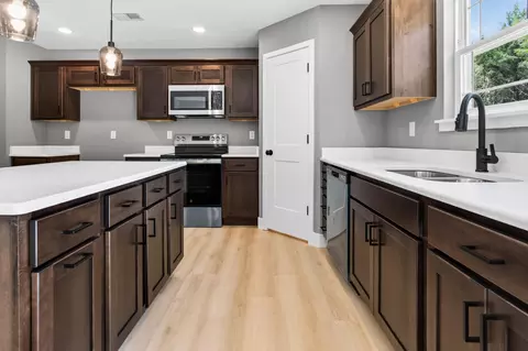 Kitchen - 215 Field Rd, Powersite, MO 65731 photo 4 of 5