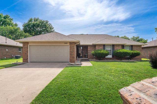 3237 S Kings Ave, Springfield, MO 65807