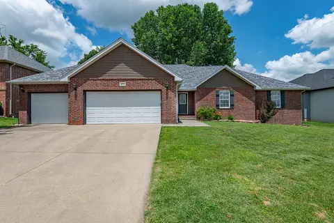 853 E Meadow Garden Ct, Nixa, MO 65714