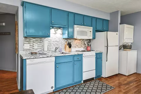 Kitchen - 12 Scenic Ct #3, Branson, MO 65616 photo 2 of 2